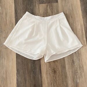 NWT ROSEBULLET White High Waist Pleated Summer Shorts Size 8